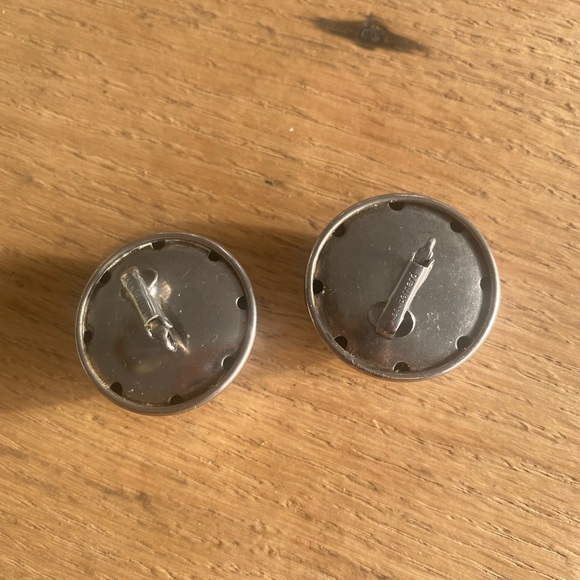 Silver Circle Dome Clip Earrings One Size Women’s‎ Preloved - Picture 2 of 2